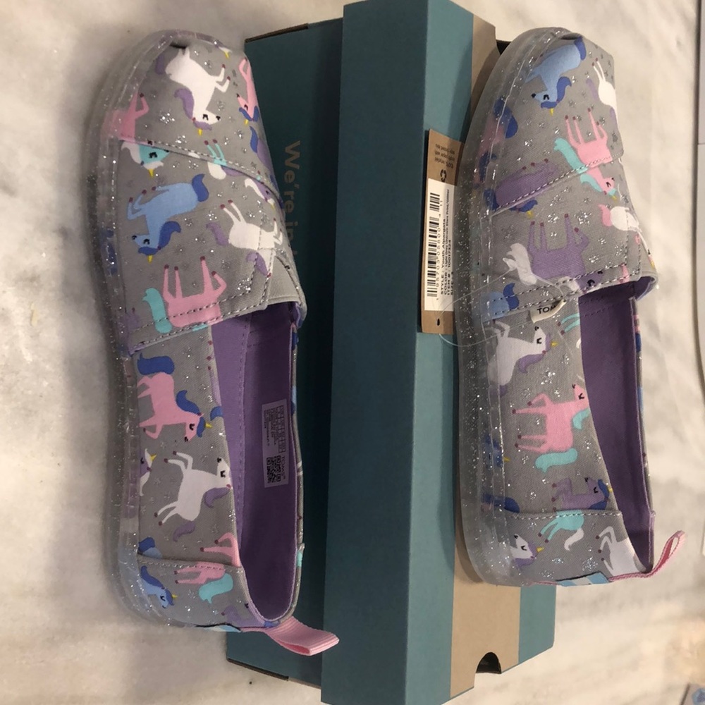 Girls NWT Unicorn TOMS Size 3
